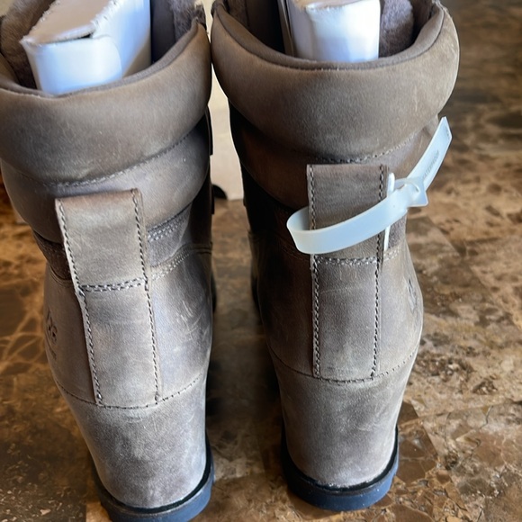 New! UGG Valory Waterproof Faux Fur Leather Wedge Boots Size 8.5 - Picture 6 of 10